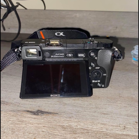 Sony a6000 camera - Picture 3 of 5